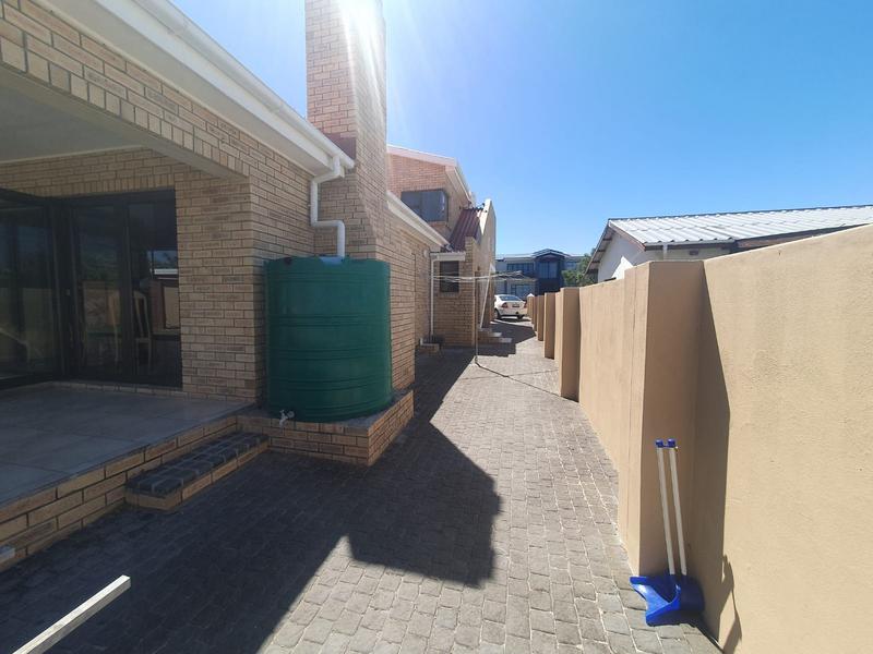 4 Bedroom Property for Sale in Franskraal Western Cape